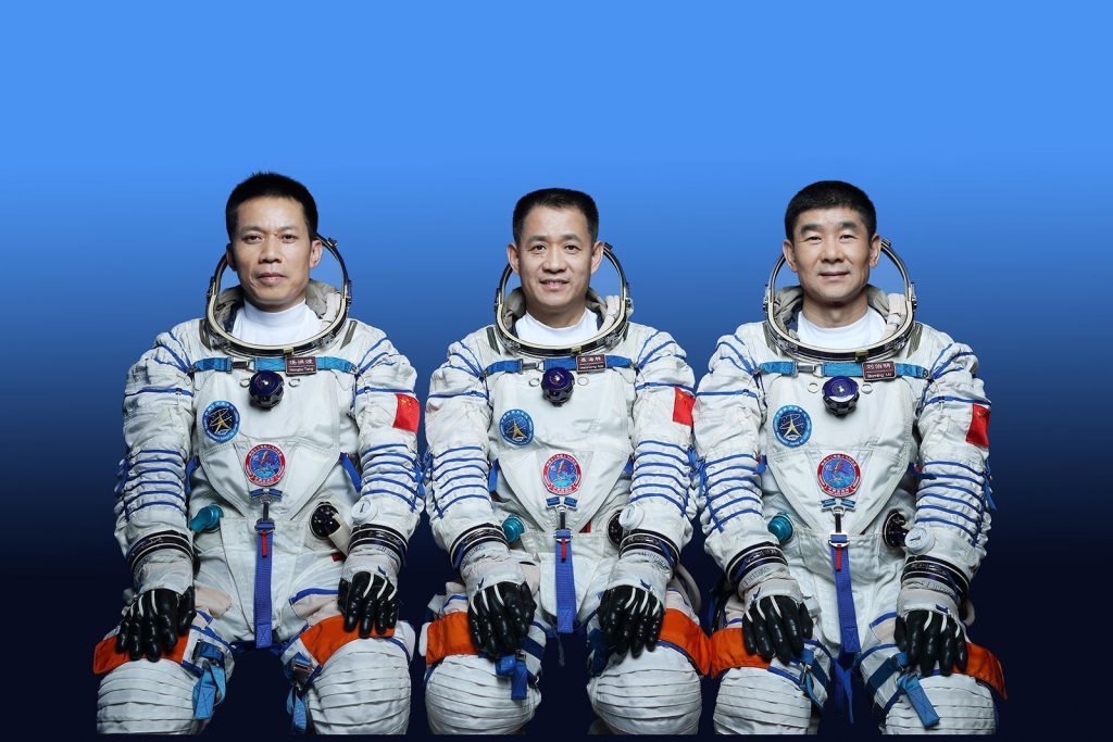 Chinese astronauts return to earth after 6 months, claimed the State Media